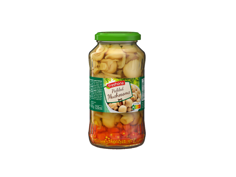 Stiklainis marinuotų grybų su paprika ir prieskoniais, su žalia etikete ir žaliu dangteliu.