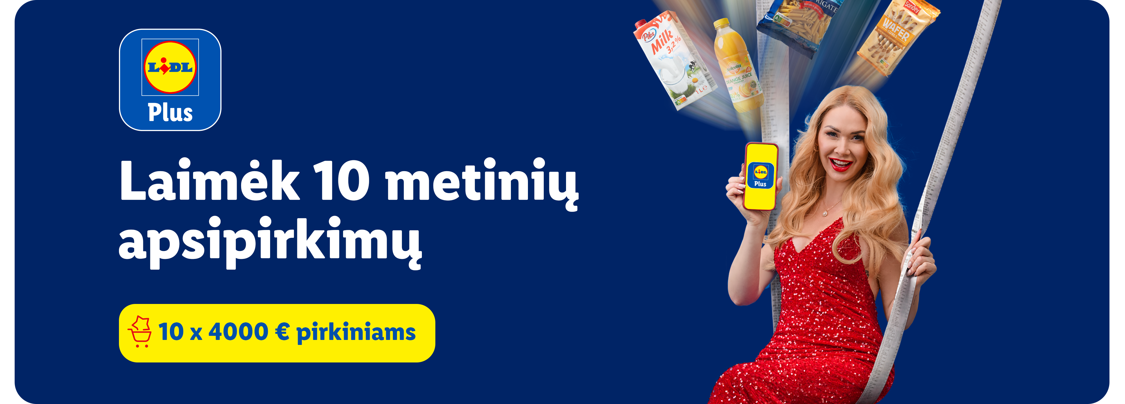 Moteris raudona suknele laiko telefoną su „Lidl Plus“ programėle, apsupta maisto prekių ir teksto apie 10 x 4000 € pirkinius.
