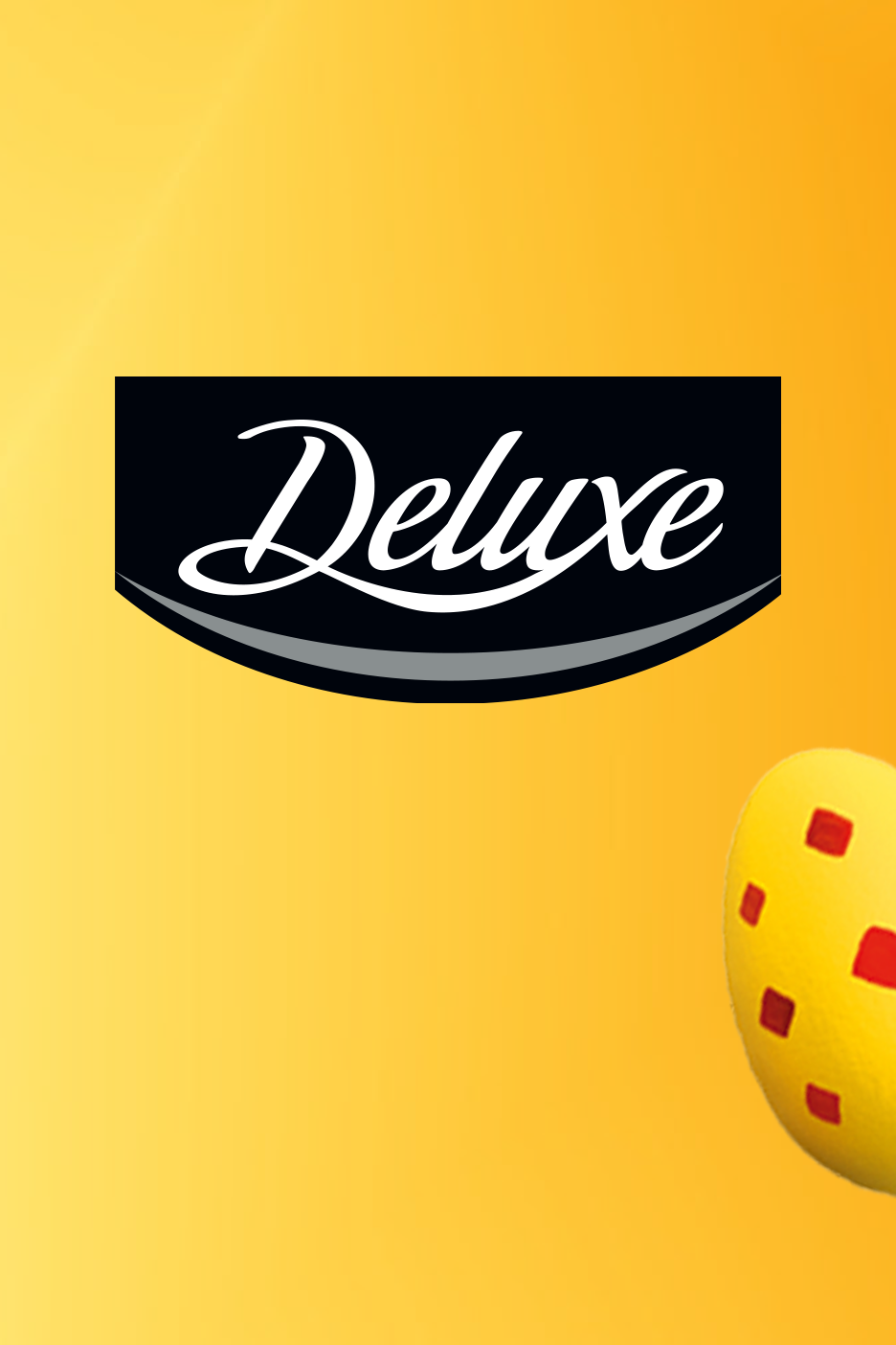 Juodas stačiakampis su baltu užrašu „Deluxe“ ir geltonas kiaušinis su raudonais taškeliais.