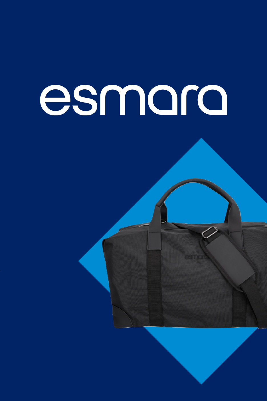 Juodas kelioninis krepšys su rankenomis ir peties dirželiu, mėlyname fone su geometrinėmis figūromis.