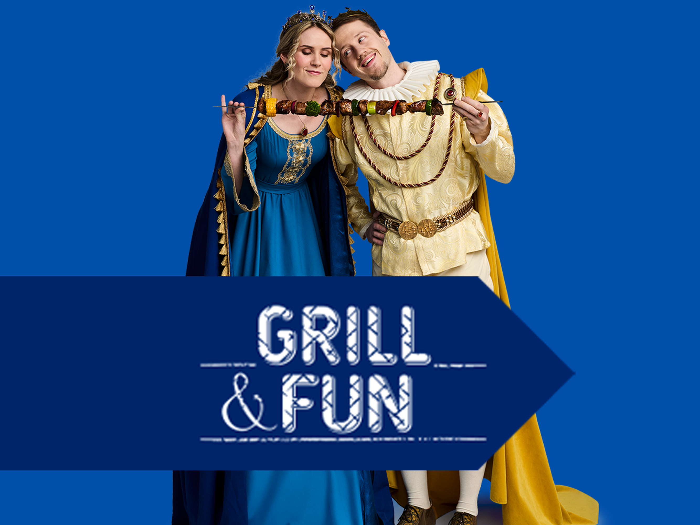 Karališkais drabužiais apsirengusi pora laiko iešmelį su šašlykais, o apačioje – užrašas „GRILL & FUN“.