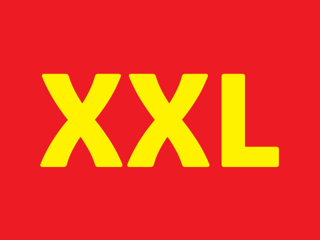 XXL dydžio drabužiai raudoname fone.