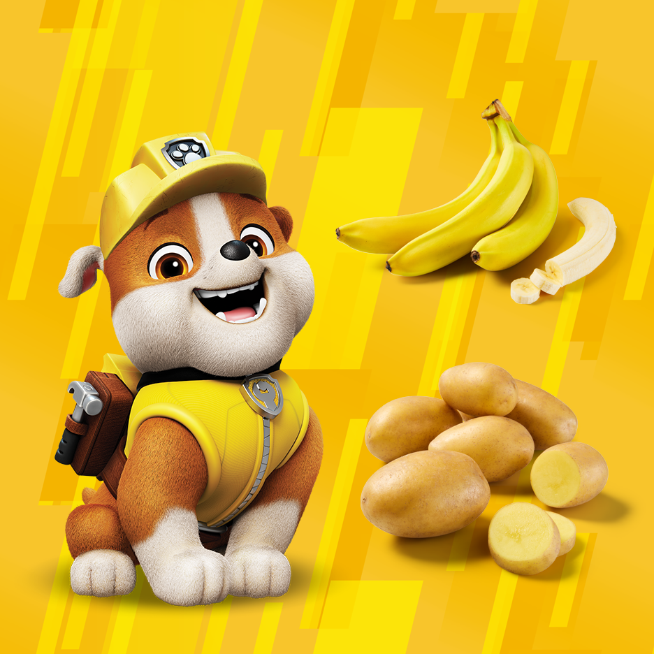 Animacinis šuniukas su bananais ir bulvėmis geltoname fone.