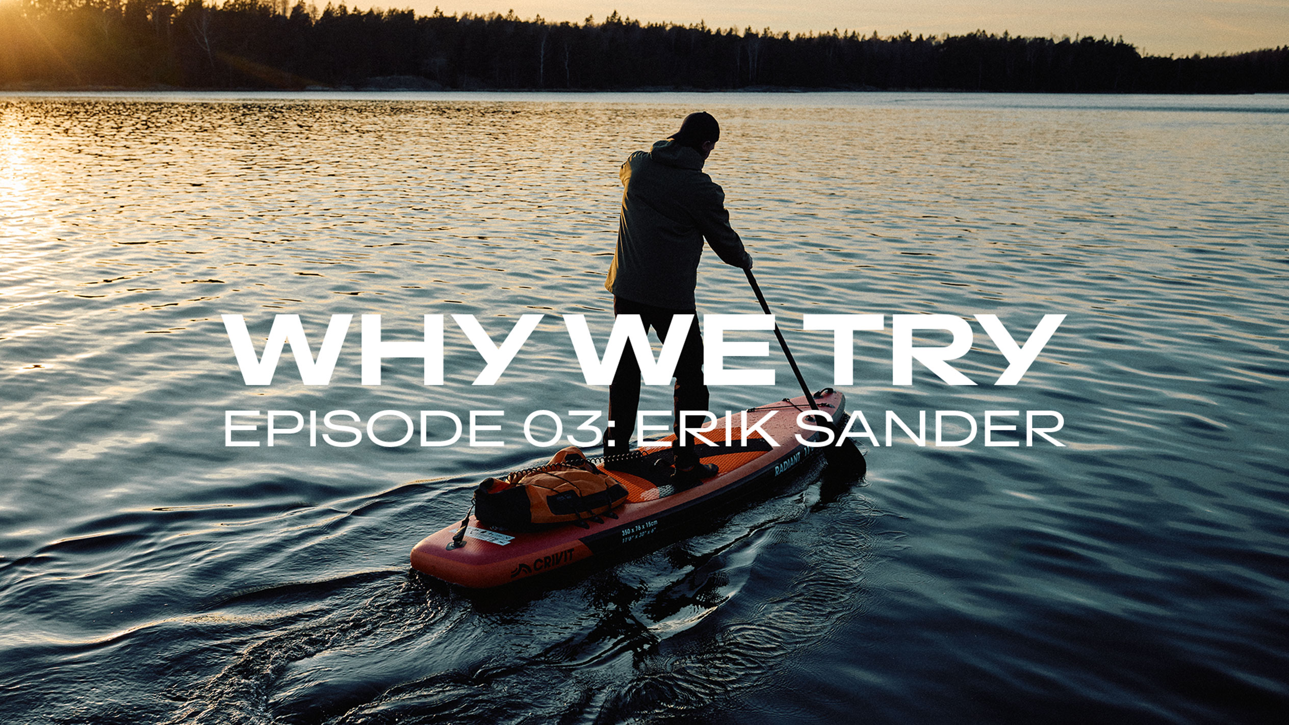 Vyras irkluoja irklentę saulėlydžio metu, tekstas: „WHY WE TRY EPISODE 03: ERIK SANDER“.