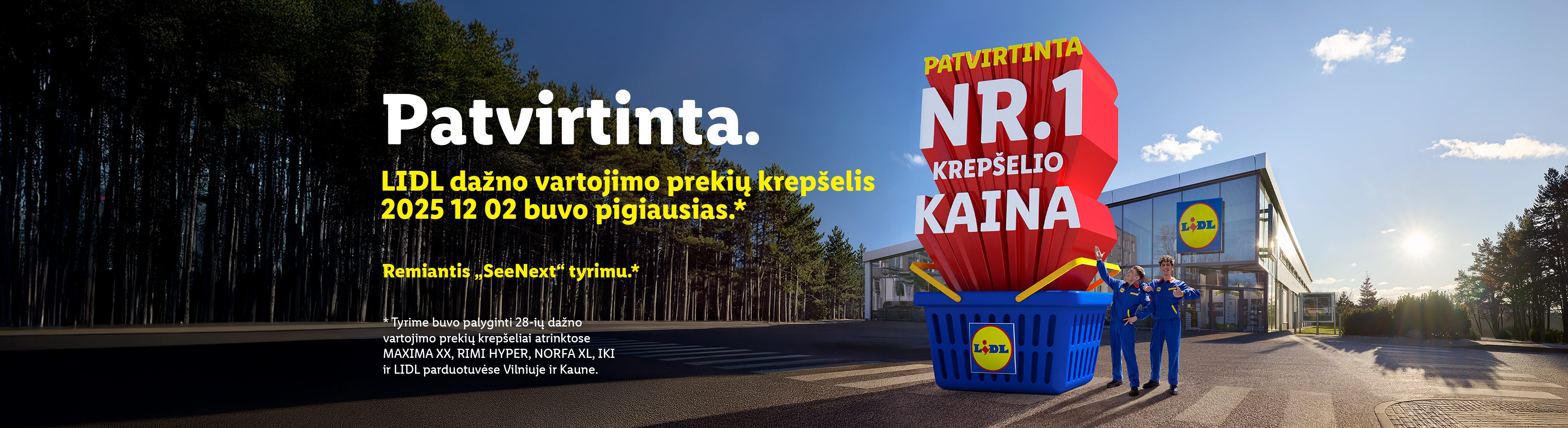 Lidl reklama su užrašu „Patvirtinta. Nr. 1 krepšelio kaina“ ir darbuotojais prie parduotuvės.
