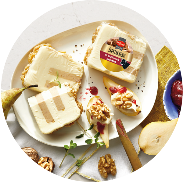 Lydytas sūris su graikiniais riešutais (Vokietija)