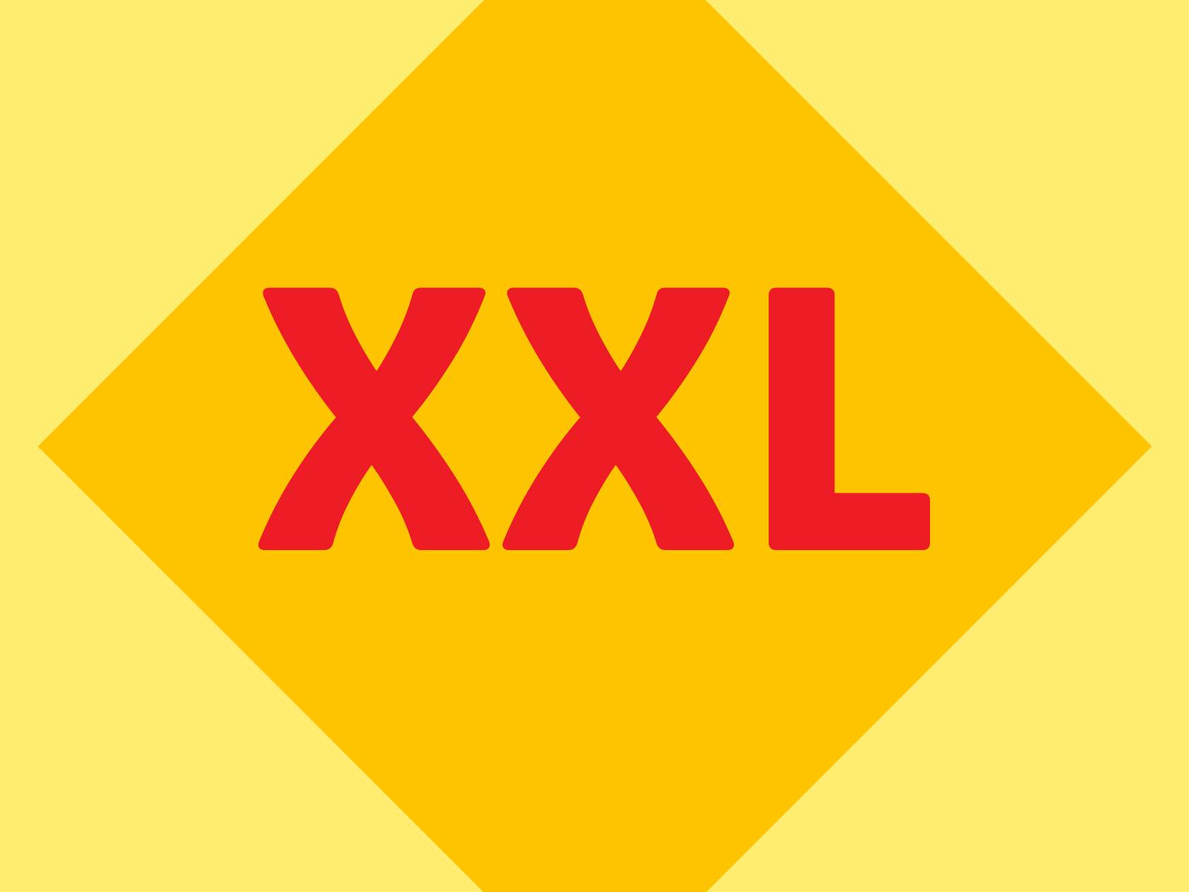 Didelio dydžio XXL ženklas geltoname rombe.